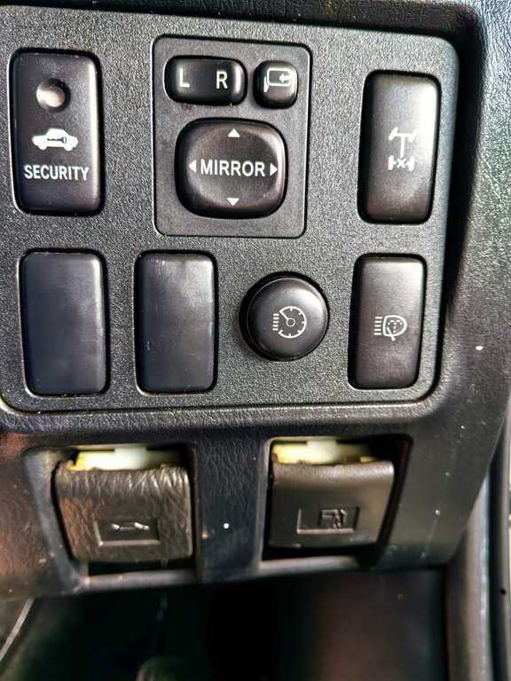 TOYOTA FORTUNER FORTUNER 3.0D-4D 4X4 A/T - 11