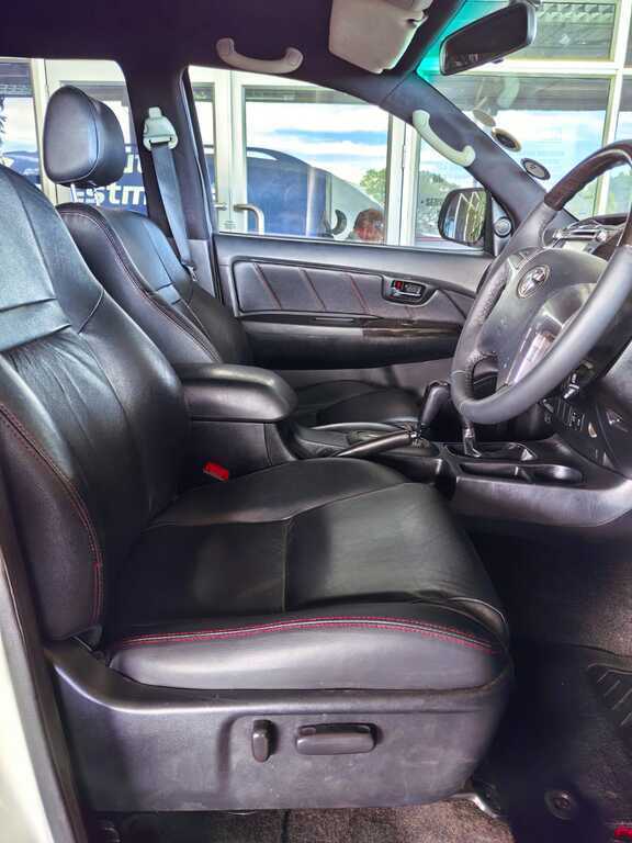 TOYOTA FORTUNER FORTUNER 3.0D-4D 4X4 A/T - 6