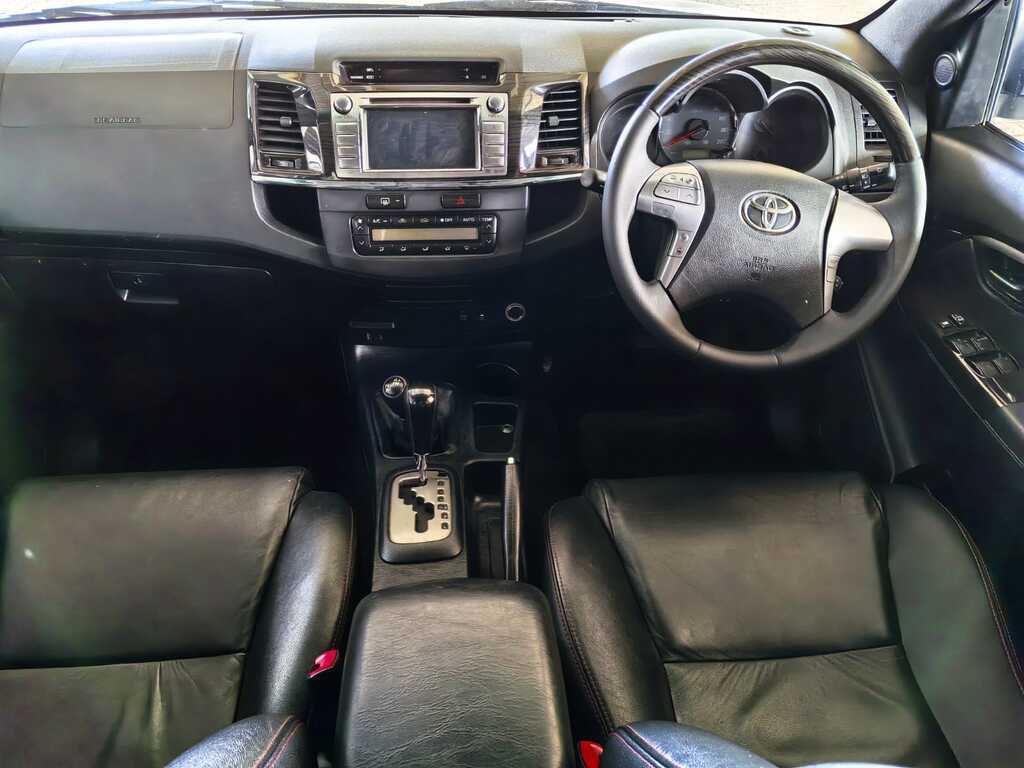TOYOTA FORTUNER FORTUNER 3.0D-4D 4X4 A/T - 7