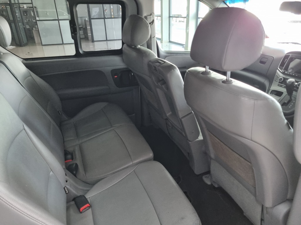 HYUNDAI H-1 H-1 2.5 CRDI A/T/ 2.5 ELITE A/T