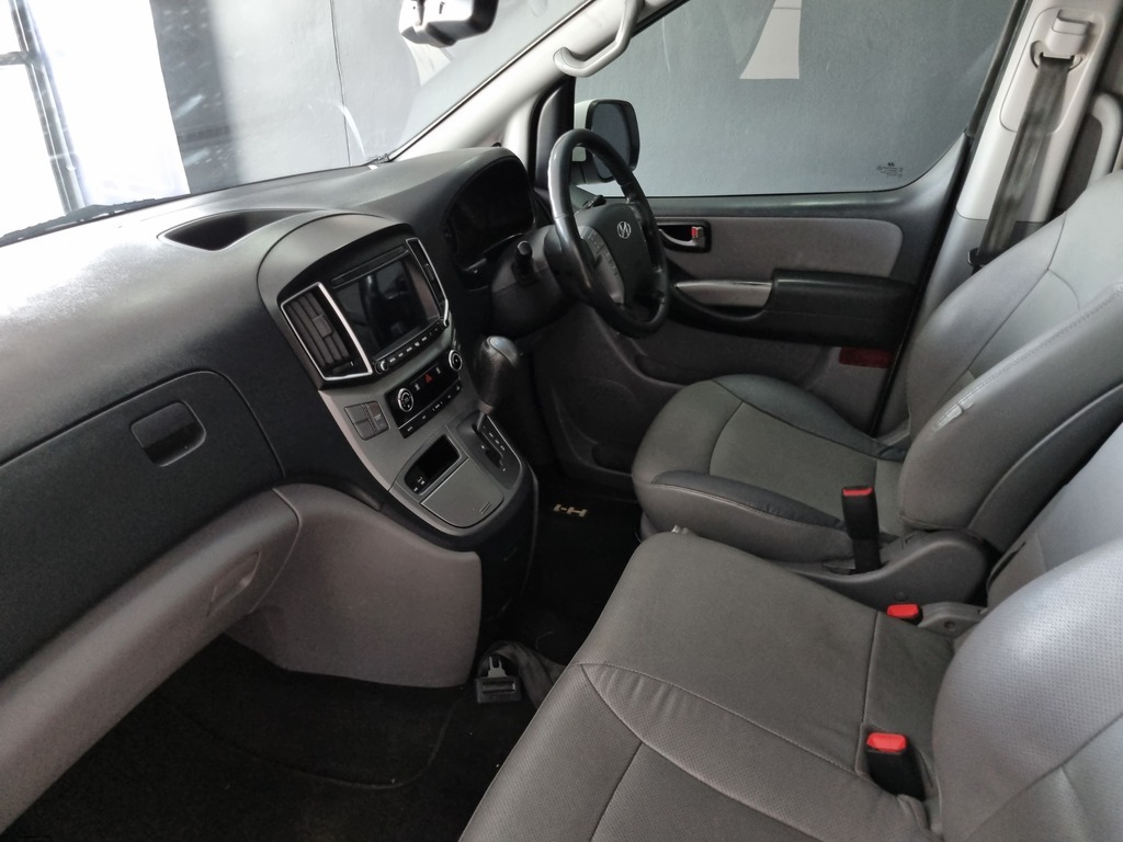 HYUNDAI H-1 H-1 2.5 CRDI A/T/ 2.5 ELITE A/T