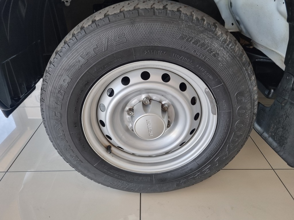 ISUZU D-MAX D-MAX 250C FLEETSIDE S/C P/U - 6