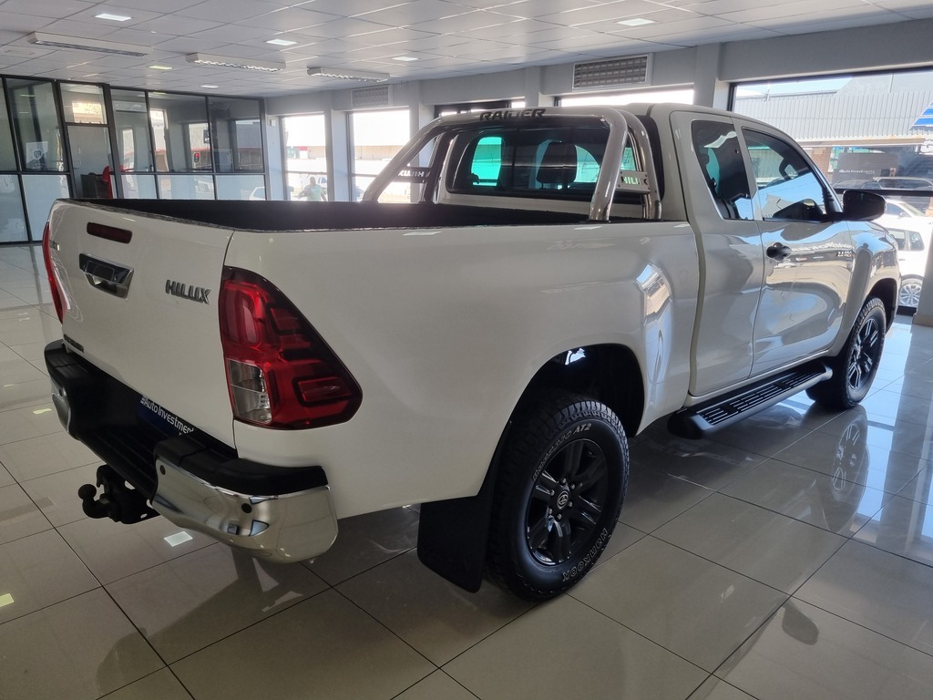 TOYOTA HILUX HILUX 2.4 GD-6 RB RAIDER A/T P/U E/CAB - 17