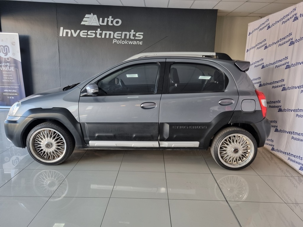 TOYOTA ETIOS ETIOS CROSS 1.5 Xs 5Dr - 6