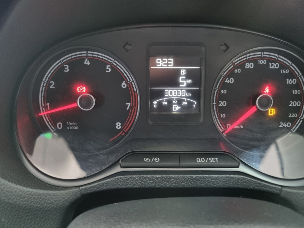 VOLKSWAGEN POLO VIVO POLO VIVO 1.4 (5DR) - 9