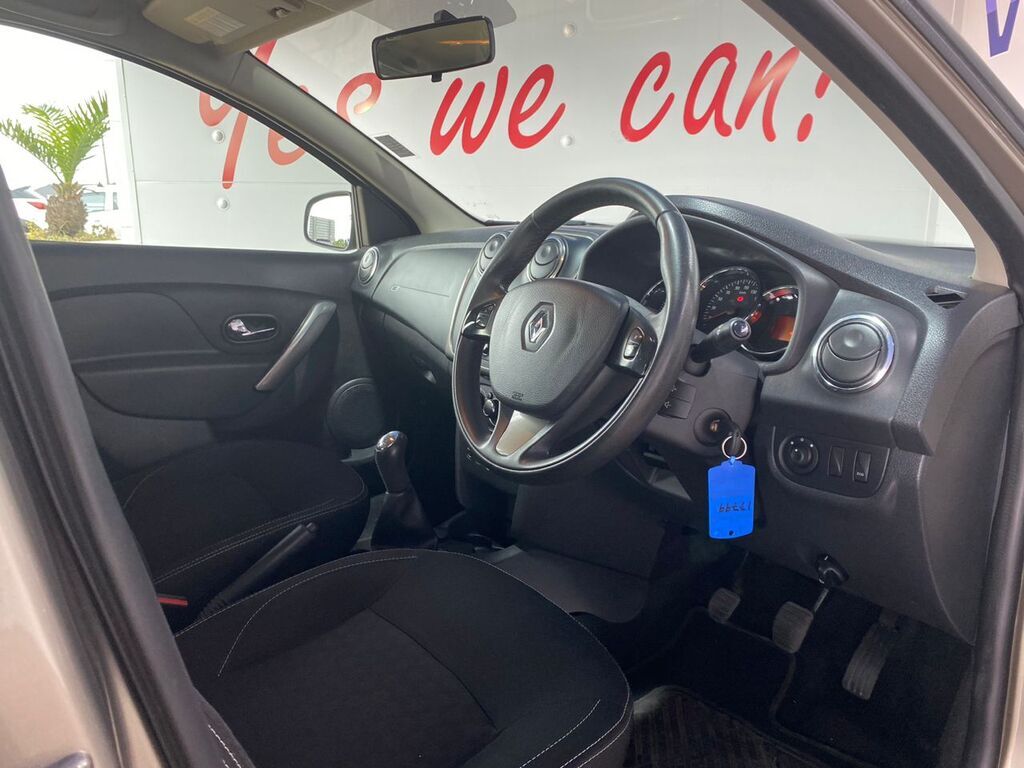 2016 RENAULT SANDERO, Champagne, 117100Kms, Manual, Hatchback, Petrol, R125 900, Kuilsriver