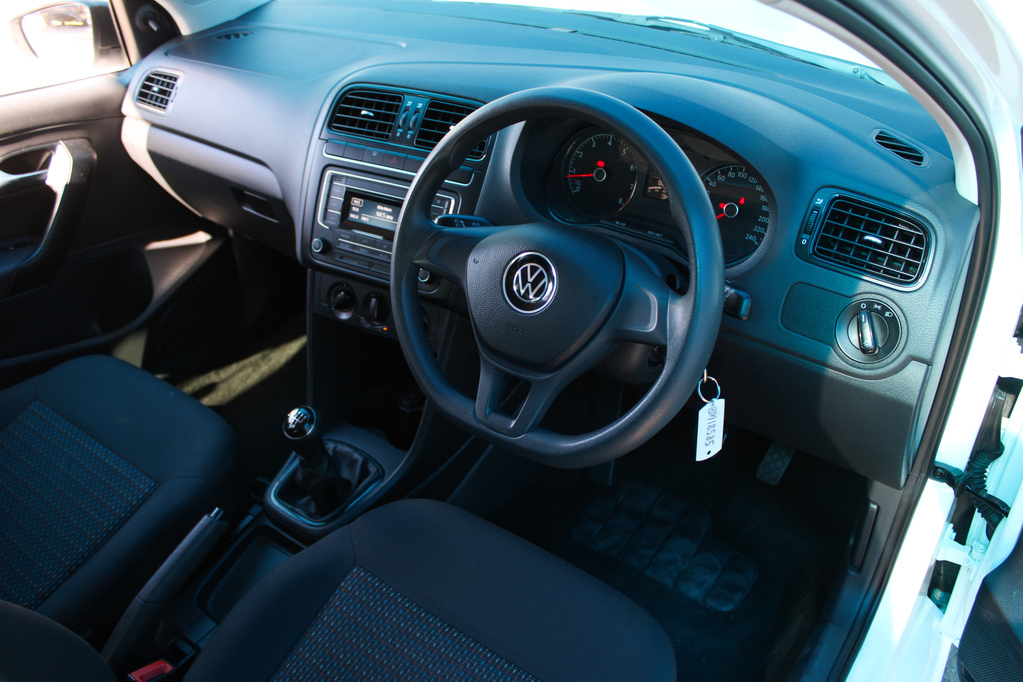 2022 VOLKSWAGEN POLO VIVO, White, 79950Kms, Manual, , Petrol, R189 900, Kuilsriver