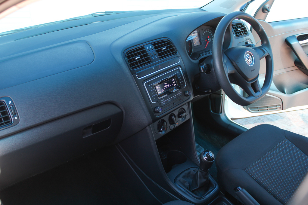 2022 VOLKSWAGEN POLO VIVO, White, 79950Kms, Manual, , Petrol, R189 900, Kuilsriver