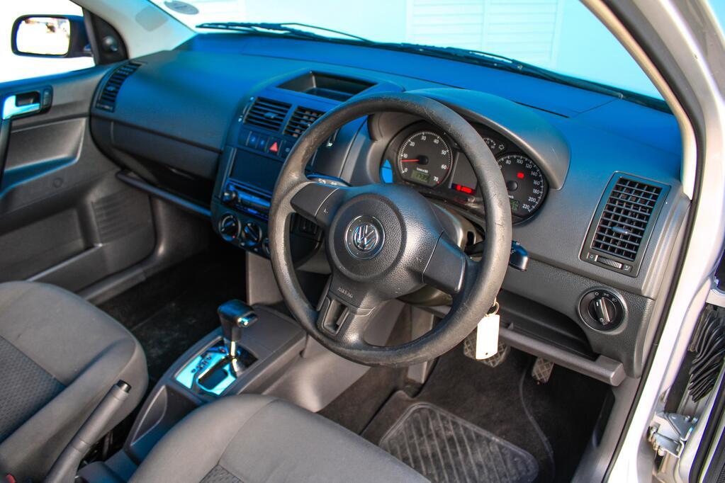2014 VOLKSWAGEN POLO VIVO, Silver, 145000Kms, Automatic, Hatchback, Petrol, R119 900, Kuilsriver