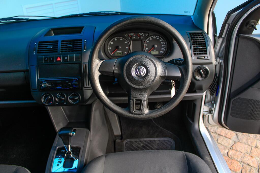 2014 VOLKSWAGEN POLO VIVO, Silver, 145000Kms, Automatic, Hatchback, Petrol, R119 900, Kuilsriver