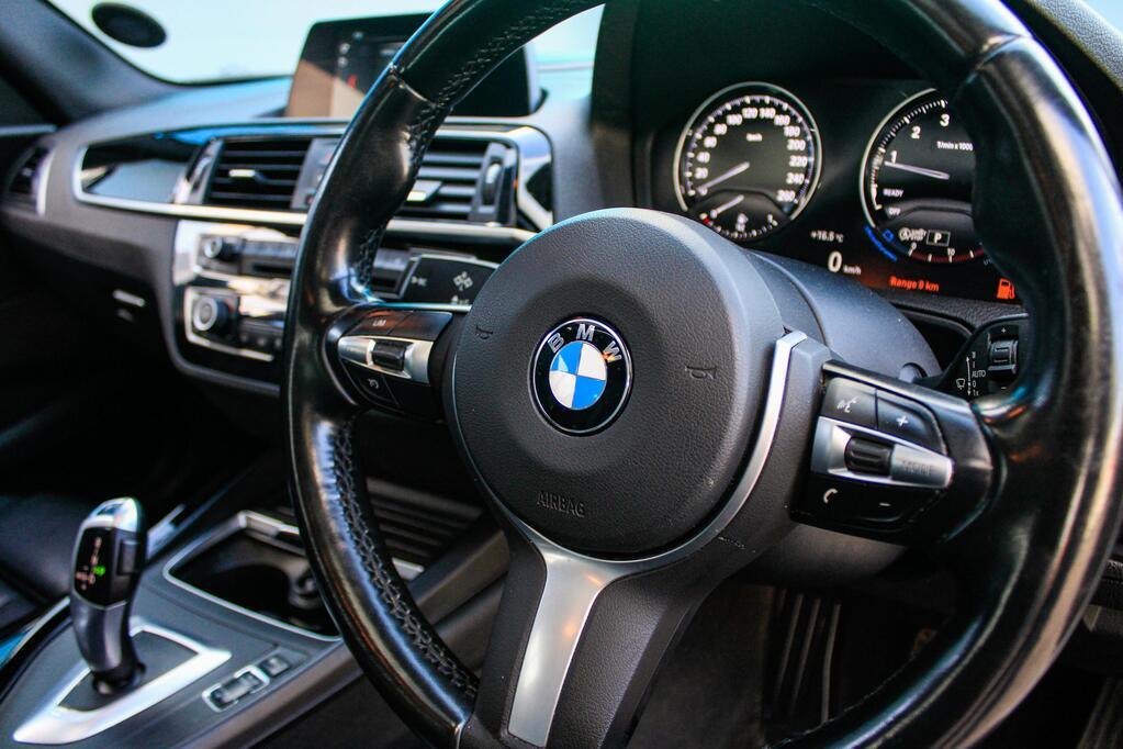 2018 BMW 1 SERIES, White metallic, 127000Kms, Automatic, Hatchback, Petrol, R299 900, Kuilsriver