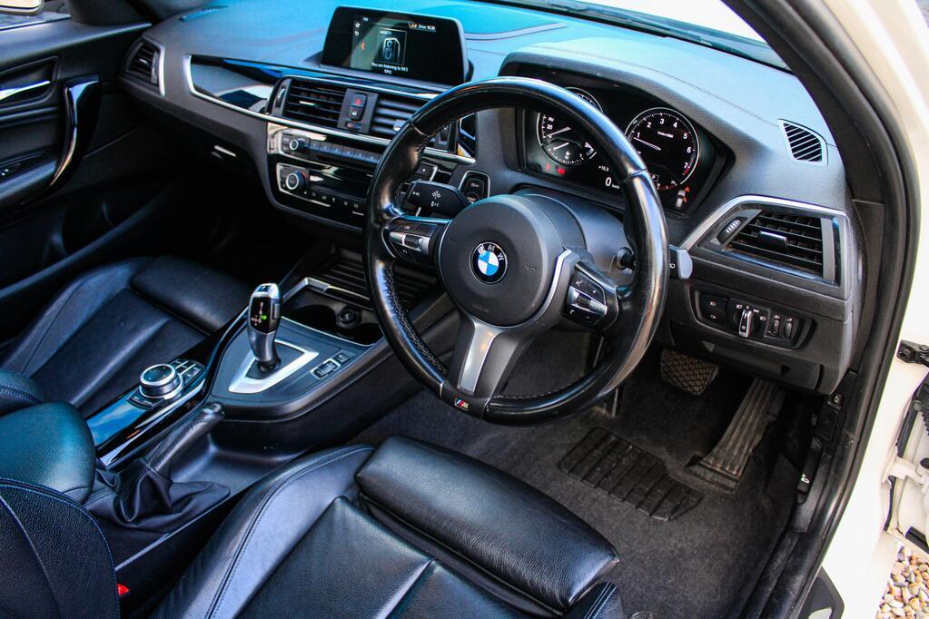 2018 BMW 1 SERIES, White metallic, 127000Kms, Automatic, Hatchback, Petrol, R299 900, Kuilsriver