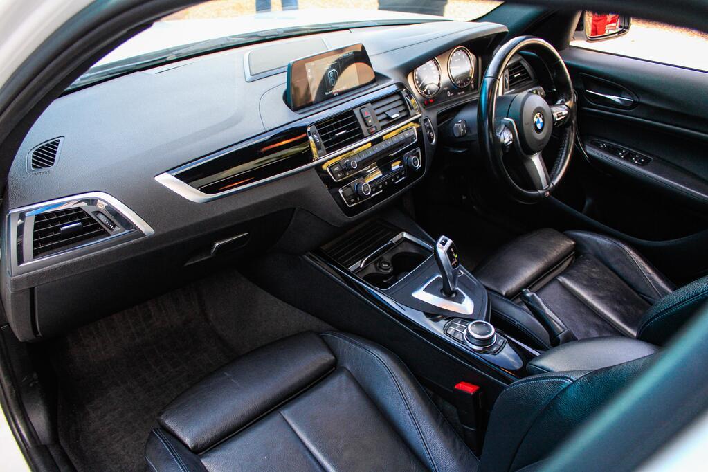 2018 BMW 1 SERIES, White metallic, 127000Kms, Automatic, Hatchback, Petrol, R299 900, Kuilsriver