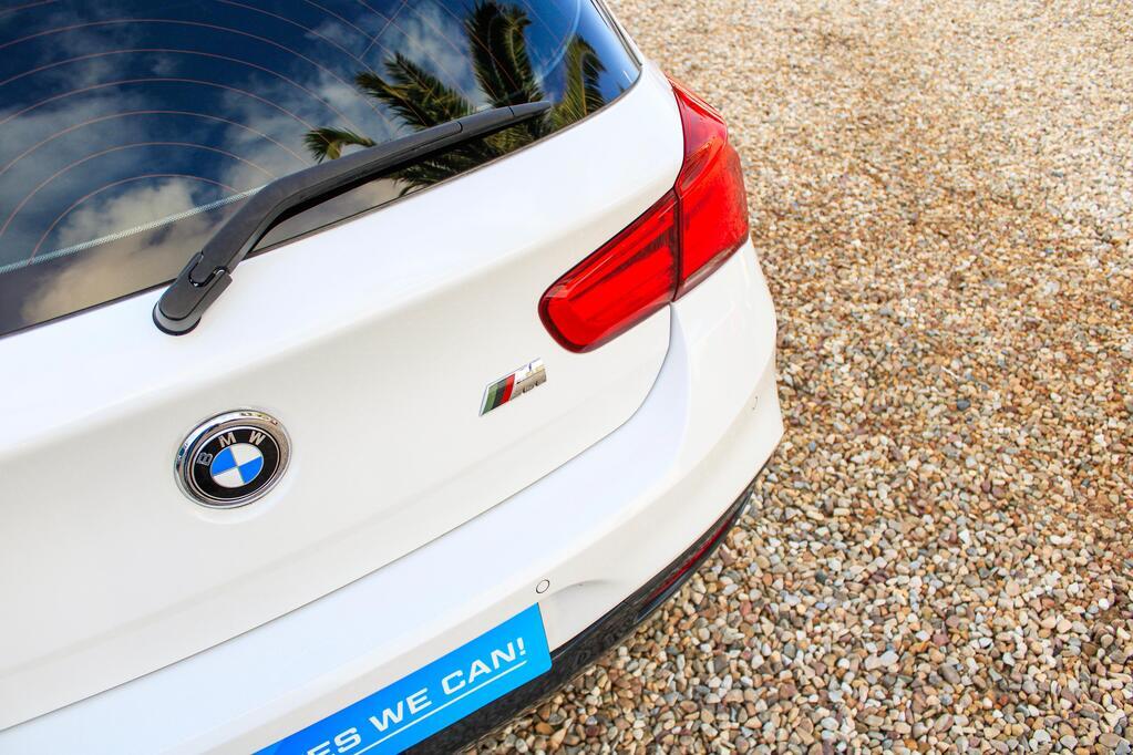 2018 BMW 1 SERIES, White metallic, 127000Kms, Automatic, Hatchback, Petrol, R299 900, Kuilsriver