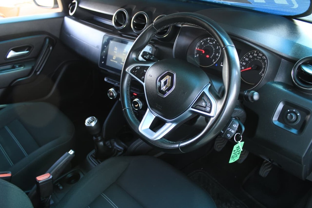 2022 RENAULT DUSTER, White, 150997Kms, Manual, Hatchback, Diesel, R219 900, Kuilsriver