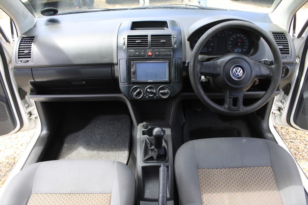 2012 VOLKSWAGEN POLO VIVO, White, 242000Kms, Manual, Hatchback, Petrol, R139 000, Kuilsriver