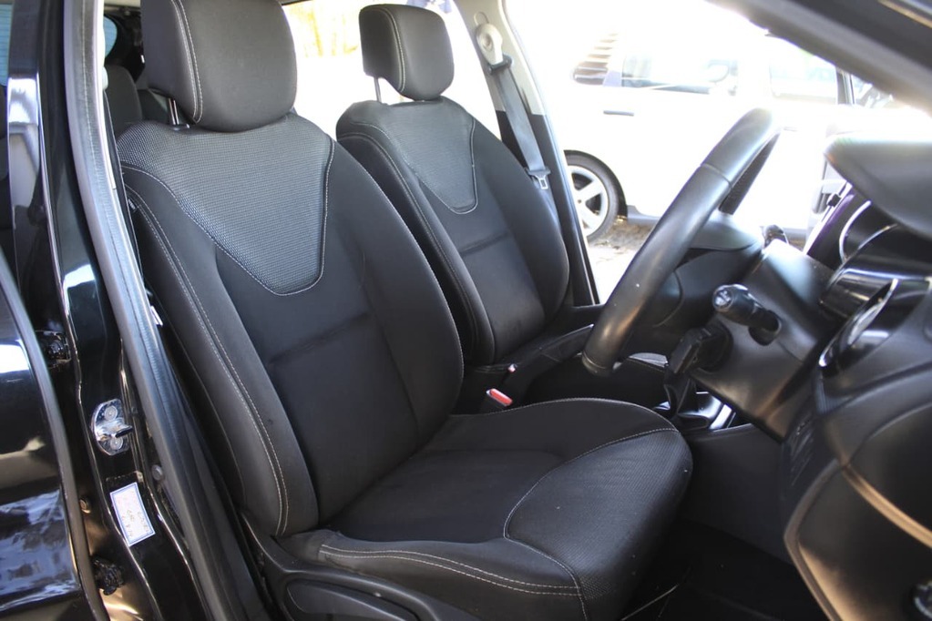 2015 RENAULT CLIO IV, Black, 104000Kms, Manual, Hatchback, Petrol, R129 900, Kuilsriver