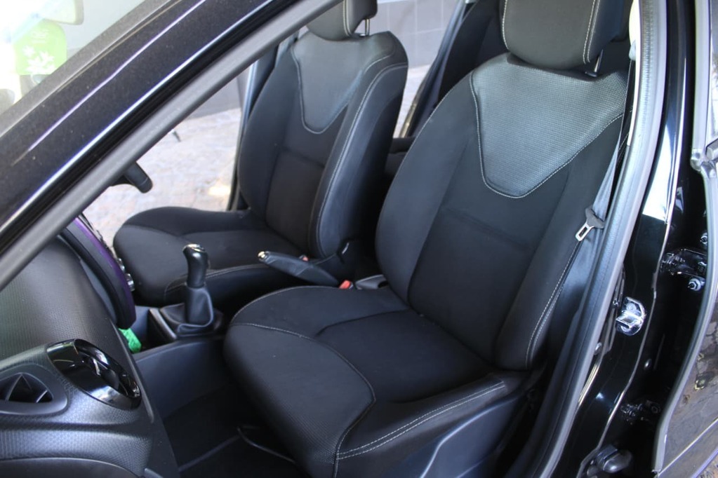 2015 RENAULT CLIO IV, Black, 104000Kms, Manual, Hatchback, Petrol, R129 900, Kuilsriver