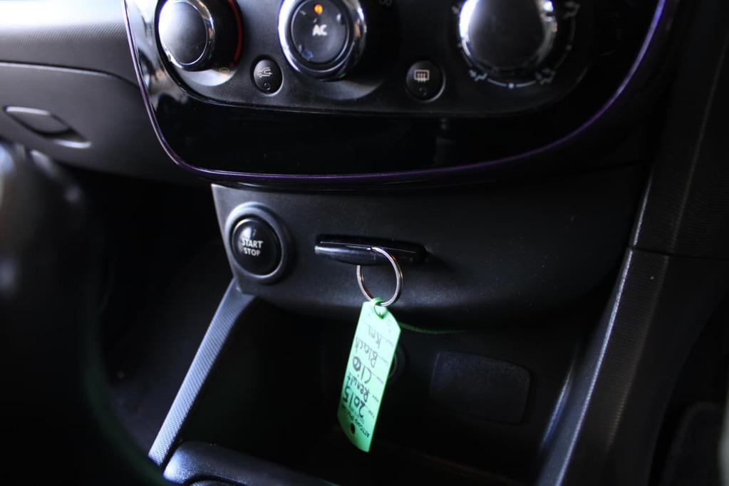 2015 RENAULT CLIO IV, Black, 104000Kms, Manual, Hatchback, Petrol, R129 900, Kuilsriver