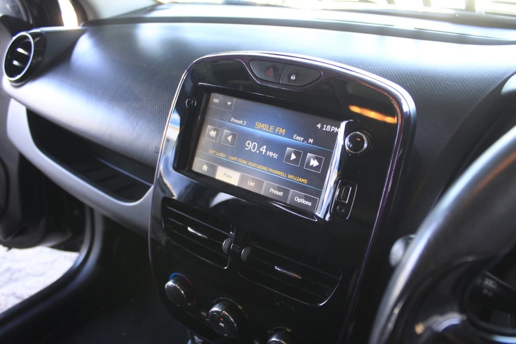 2015 RENAULT CLIO IV, Black, 104000Kms, Manual, Hatchback, Petrol, R129 900, Kuilsriver