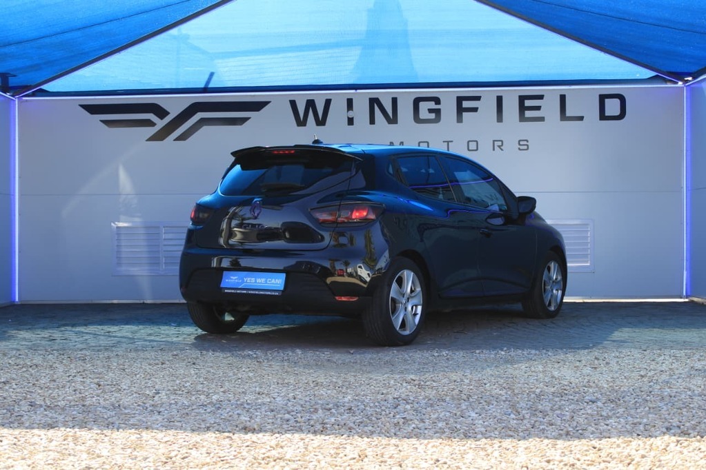 2015 RENAULT CLIO IV, Black, 104000Kms, Manual, Hatchback, Petrol, R129 900, Kuilsriver