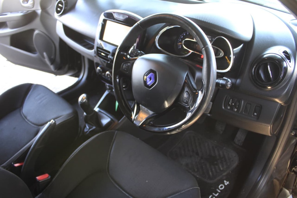 2015 RENAULT CLIO IV, Black, 104000Kms, Manual, Hatchback, Petrol, R129 900, Kuilsriver