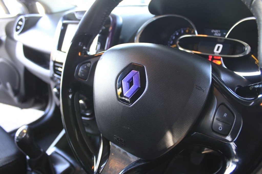 2015 RENAULT CLIO IV, Black, 104000Kms, Manual, Hatchback, Petrol, R129 900, Kuilsriver