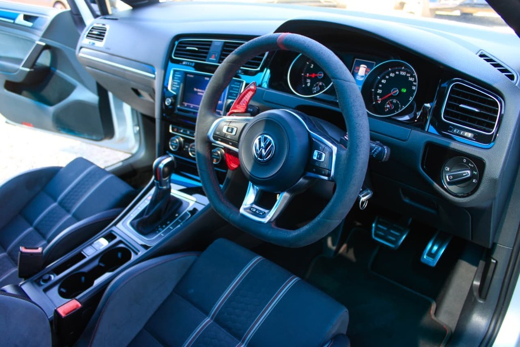 2017 VOLKSWAGEN GOLF 7, Silver, 96000Kms, Automatic, Hatchback, Petrol, R559 900, Kuilsriver