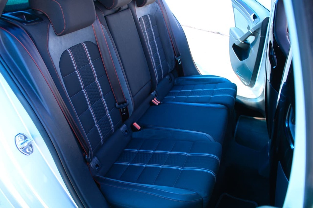 2017 VOLKSWAGEN GOLF 7, Silver, 96000Kms, Automatic, Hatchback, Petrol, R559 900, Kuilsriver