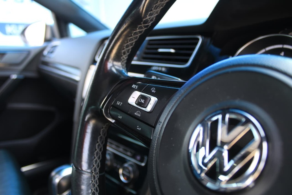 2014 VOLKSWAGEN GOLF 7, White, 170000Kms, Automatic, Hatchback, Petrol, R369 900, Kuilsriver