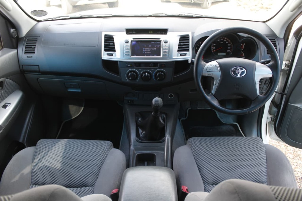 2013 TOYOTA HI-LUX, White, 300000Kms, Manual, , Diesel, R319 900, Kuilsriver