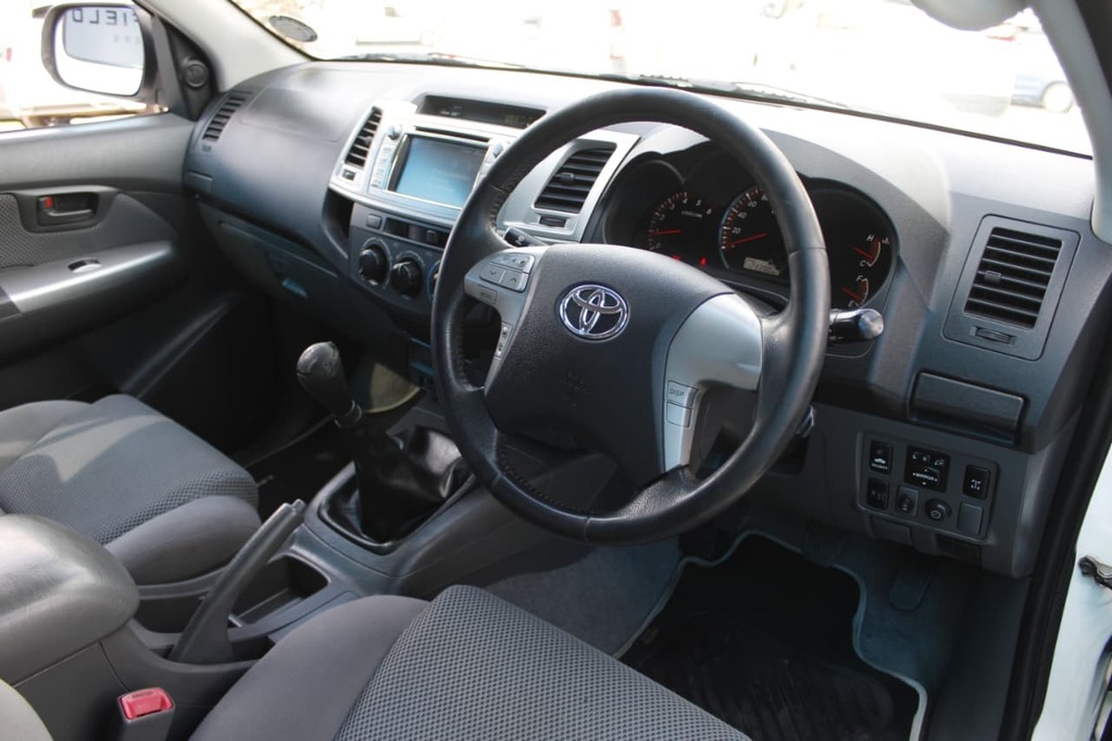2013 TOYOTA HI-LUX, White, 300000Kms, Manual, , Diesel, R319 900, Kuilsriver