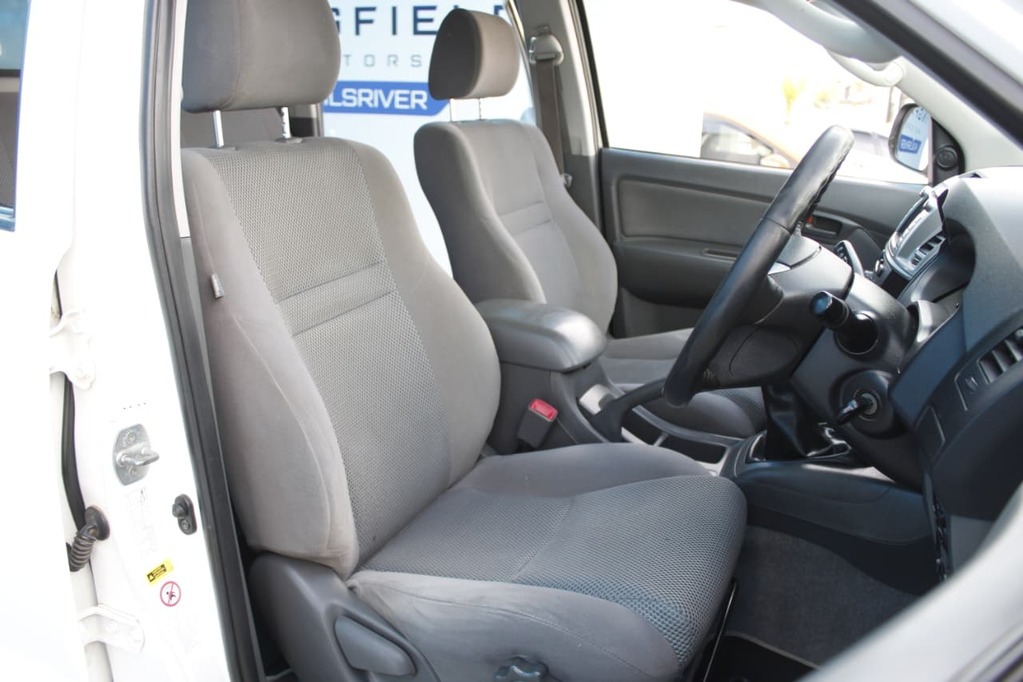 2013 TOYOTA HI-LUX, White, 300000Kms, Manual, , Diesel, R319 900, Kuilsriver