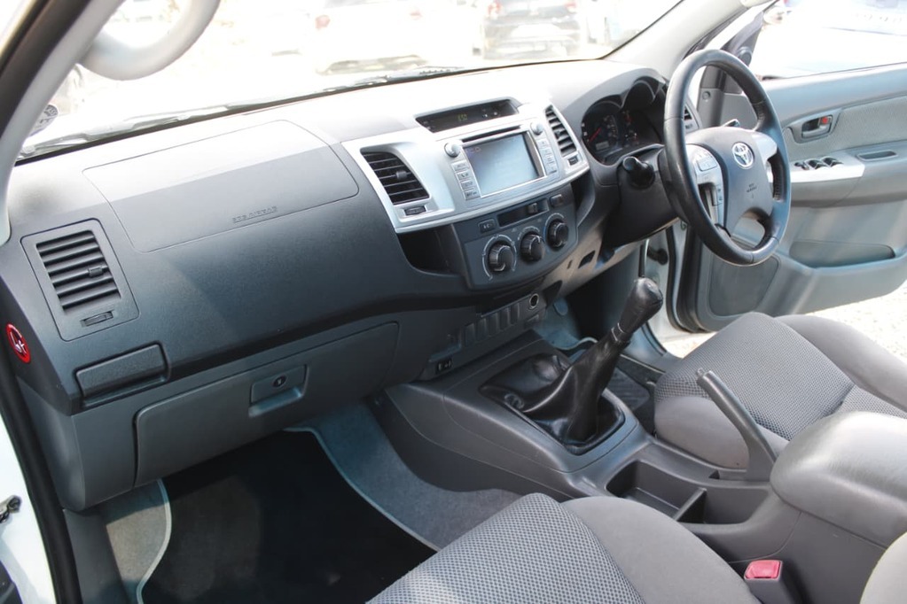 2013 TOYOTA HI-LUX, White, 300000Kms, Manual, , Diesel, R319 900, Kuilsriver
