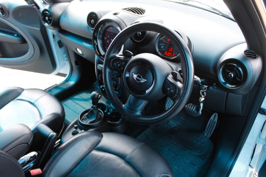 2015 MINI COOPER COUNTRYMAN, White, 136000Kms, Automatic, , Petrol, R219 900, Kuilsriver