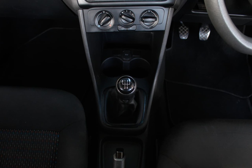 2020 VOLKSWAGEN POLO VIVO, White, 144000Kms, Manual, , Petrol, R189 900, Kuilsriver