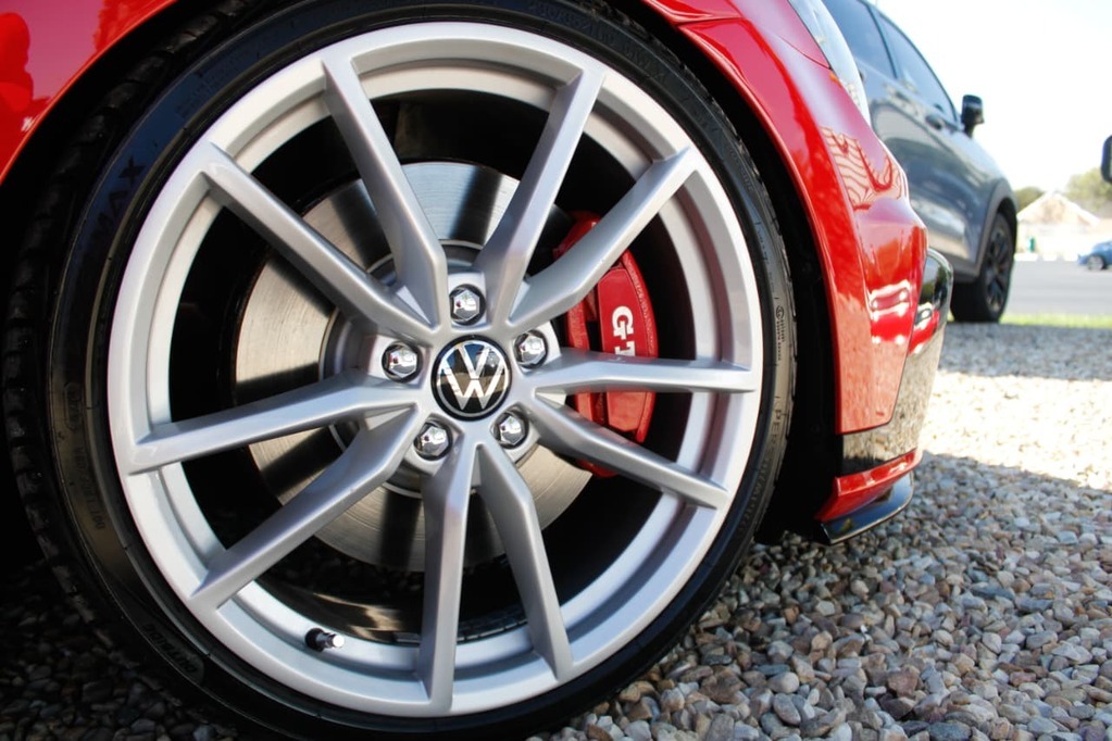 2017 VOLKSWAGEN GOLF 7, Red, 101000Kms, Automatic, , Petrol, R499 900, Kuilsriver