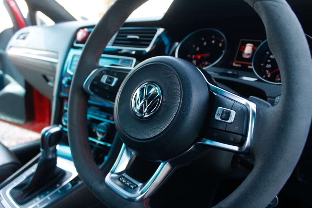 2017 VOLKSWAGEN GOLF 7, Red, 101000Kms, Automatic, , Petrol, R499 900, Kuilsriver
