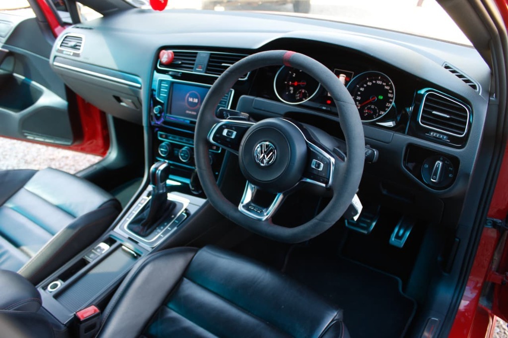 2017 VOLKSWAGEN GOLF 7, Red, 101000Kms, Automatic, , Petrol, R499 900, Kuilsriver