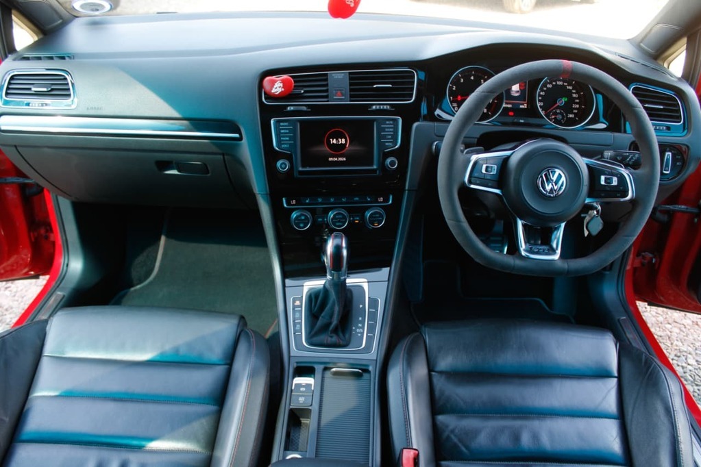 2017 VOLKSWAGEN GOLF 7, Red, 101000Kms, Automatic, , Petrol, R499 900, Kuilsriver