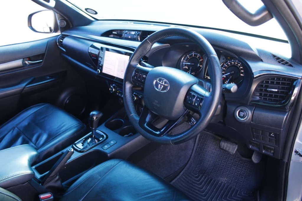 2021 TOYOTA HILUX, Silver, 101000Kms, Automatic, Bakkie Double Cab, Diesel, R579 900, Kuilsriver