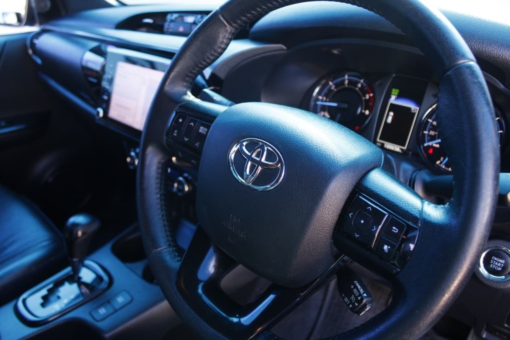 2021 TOYOTA HILUX, Silver, 101000Kms, Automatic, Bakkie Double Cab, Diesel, R579 900, Kuilsriver