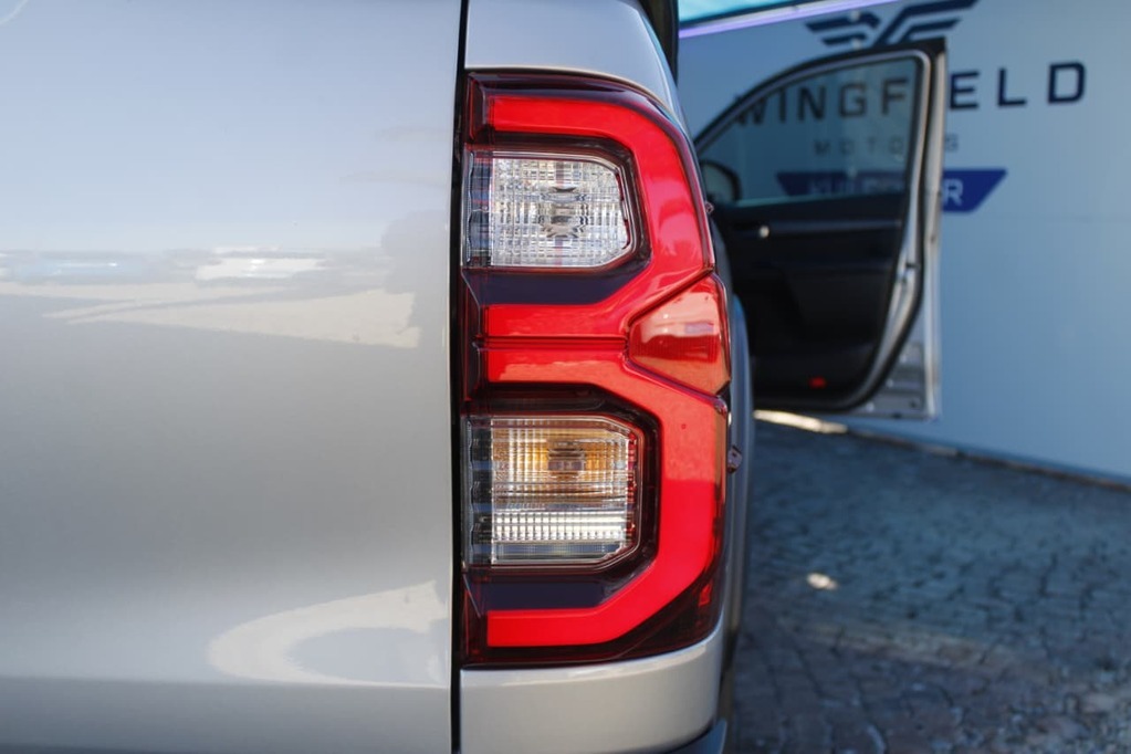 2021 TOYOTA HILUX, Silver, 101000Kms, Automatic, Bakkie Double Cab, Diesel, R579 900, Kuilsriver