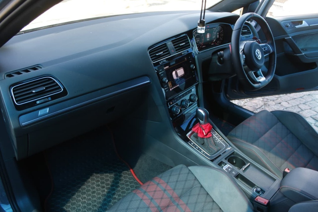 2021 VOLKSWAGEN GOLF 7, Metalic grey , 79000Kms, Automatic, , Petrol, R639 900, Kuilsriver