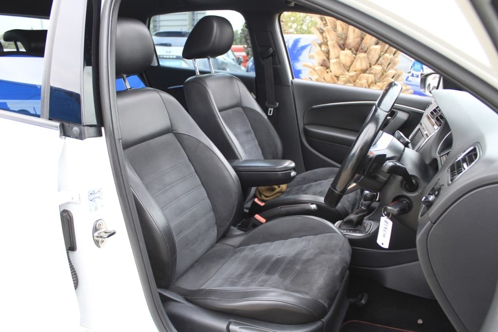2015 VOLKSWAGEN POLO, White, 190000Kms, Automatic, , Petrol, R269 900, Wingfield Motors Kuilsriver