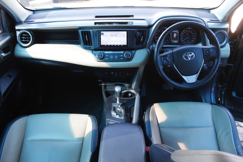 2017 TOYOTA RAV 4, Metalic grey , 210949Kms, Automatic, , Petrol, R269 900, Kuilsriver