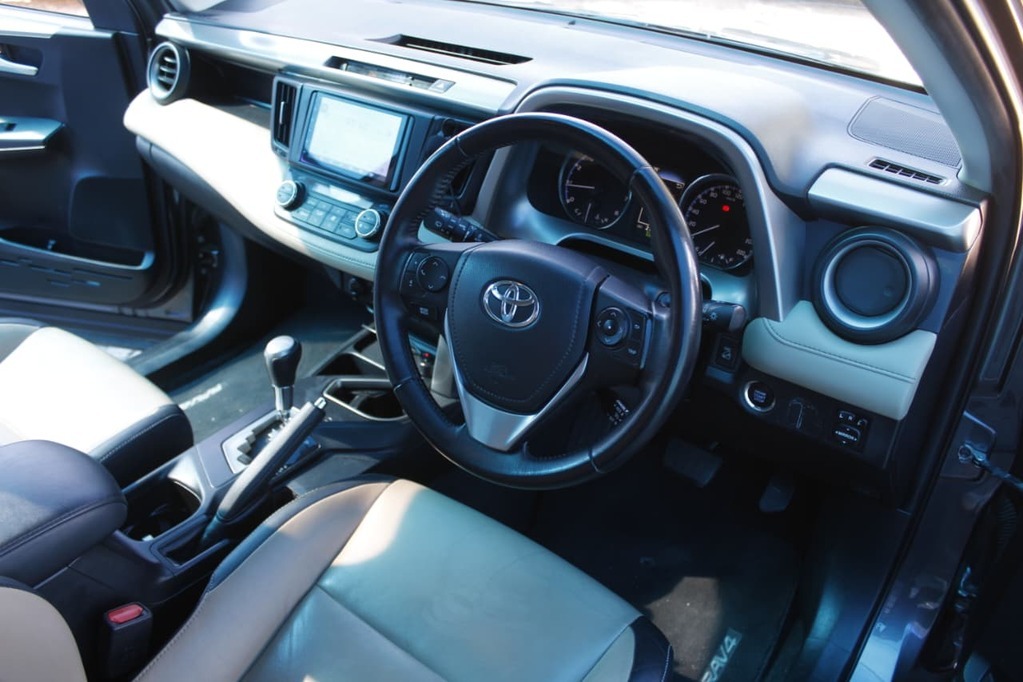 2017 TOYOTA RAV 4, Metalic grey , 210949Kms, Automatic, , Petrol, R269 900, Kuilsriver