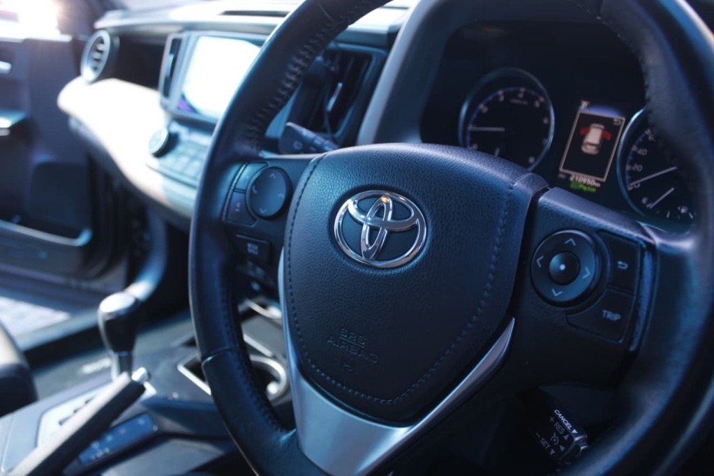2017 TOYOTA RAV 4, Metalic grey , 210949Kms, Automatic, , Petrol, R269 900, Kuilsriver