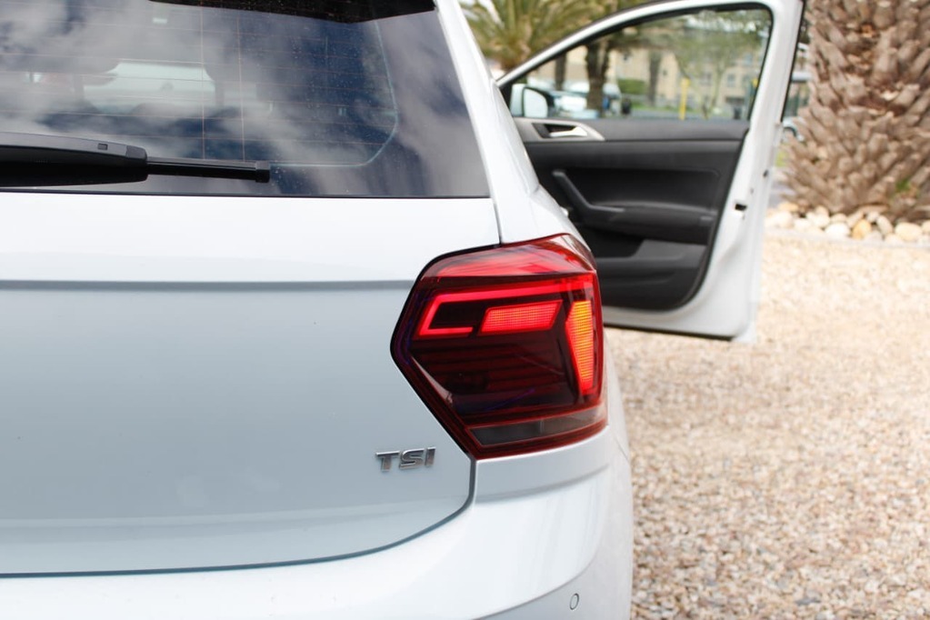 2019 VOLKSWAGEN POLO, White, 96000Kms, Automatic, , Petrol, R299 900, Kuilsriver