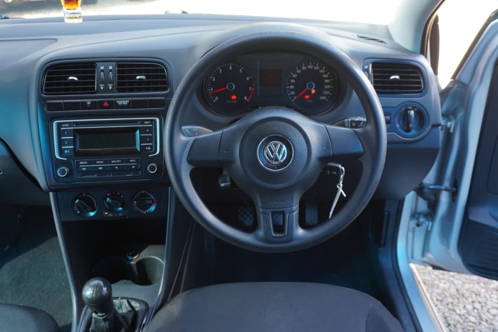 2014 VOLKSWAGEN POLO CLASSIC, Silver, 222000Kms, Manual, Sedan, Petrol, R99 900, Kuilsriver